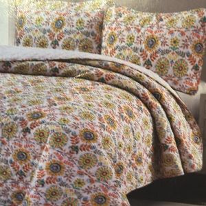 Colorful Floral Quilt Set